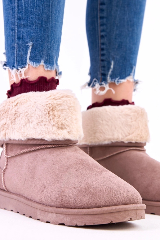 Rudi sniego batai su kailiu ant...