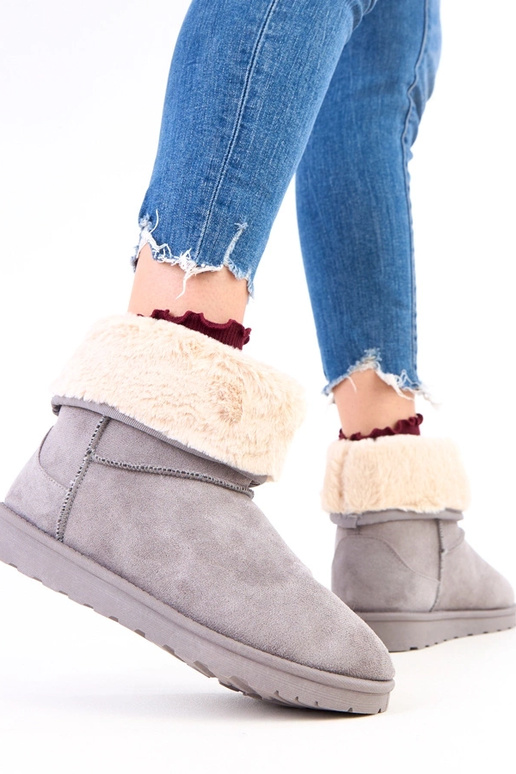 Pilki sniego batai su kailiu ant...