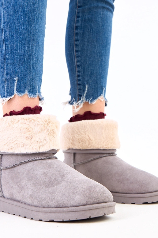 Pilki sniego batai su kailiu ant...