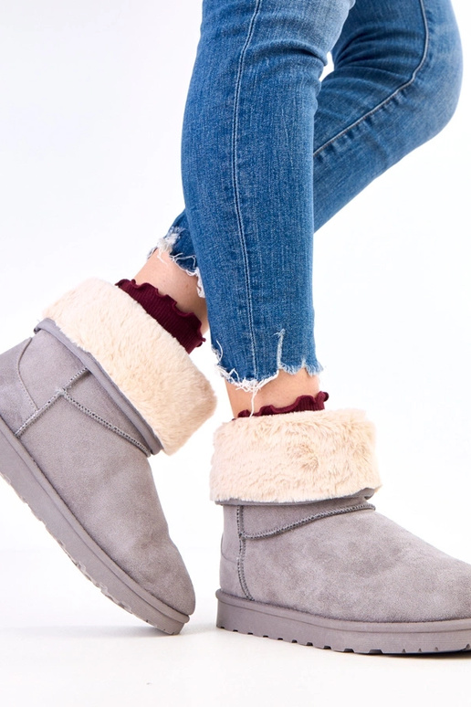 Pilki sniego batai su kailiu ant...