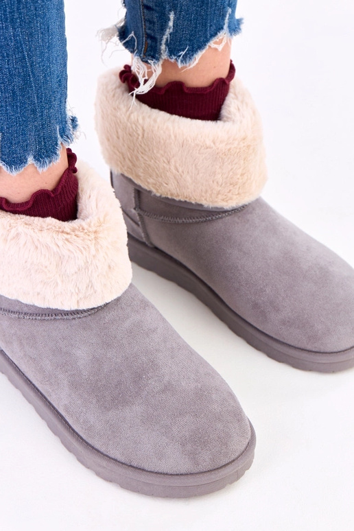 Pilki sniego batai su kailiu ant...