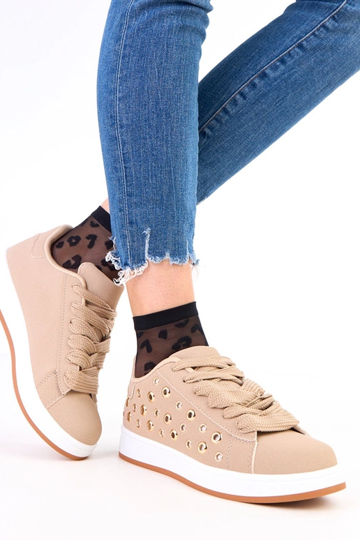 Rudi sportiniai bateliai ant...