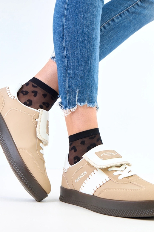 Rudi sportiniai bateliai ant...