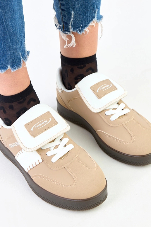 Rudi sportiniai bateliai ant...