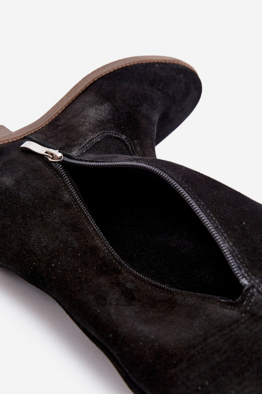 Zazoo 3407 iš zomšos ilgaauliai batai iki kelių su plačiais kulniukais juodos spalvos