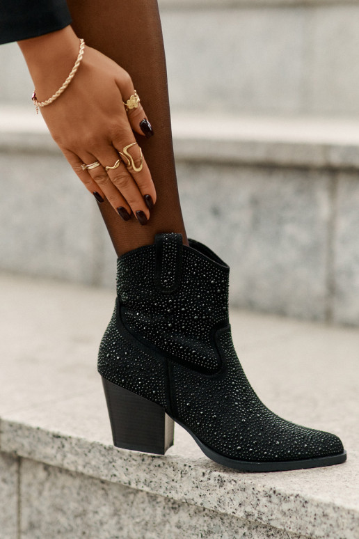 Dekoruotos kaubojiško stiliaus aulinukai su kulniukaissuNoskami smailiomis nosytėmis S.Barski HY42-121 juodos spalvos