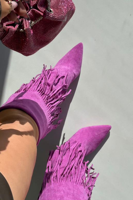 Moteriški ilgaauliai batai su plonais kulniukais ir kutais violetinės spalvos Isalune Moteriški ilgaauliai batai su plonais kulniukais ir kutais violetinės spalvos Isalune