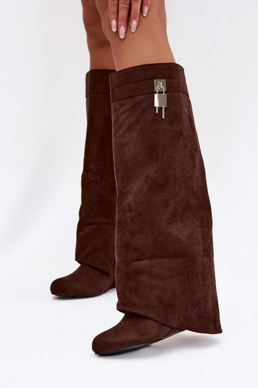 Moteriški ilgaauliai batai ant platformos su dirželiais ir sidabrinėmis detalėmis šokoladinės spalvos Korivelle