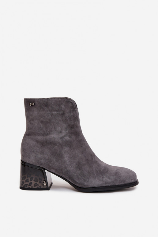 Moteriški aulinukaisuĮjungtaturalnego iš zomšosu su kulniukais pašiltinti Vinceza 66806 pilkos spalvos