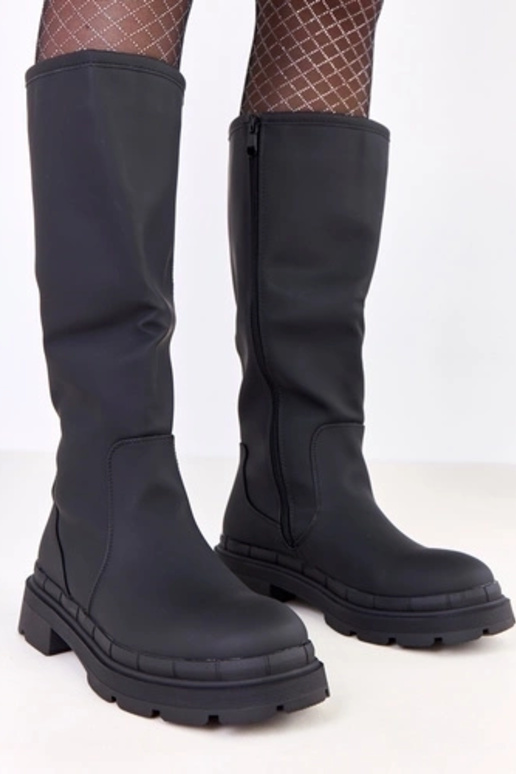 Juodi dirbtinės odos ilgaauliai Delita