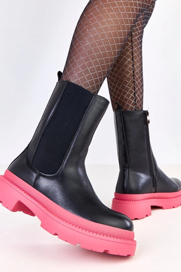 Juodi aulinukai su rožiniu...