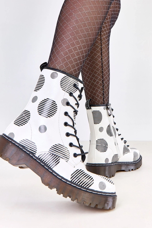 Balti moteriški traperiai ant...