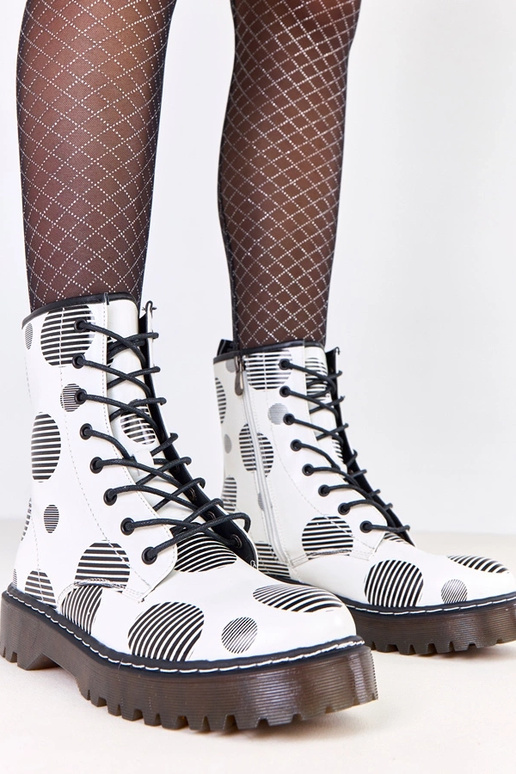 Balti moteriški traperiai ant...