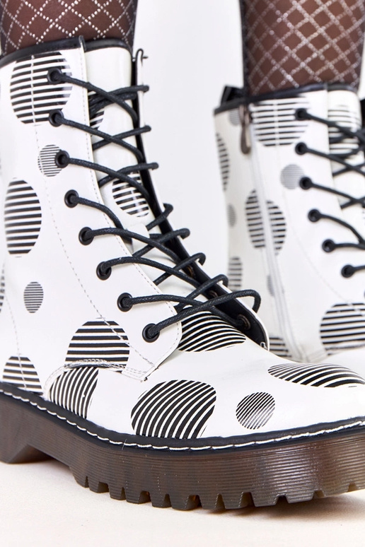 Balti moteriški traperiai ant...