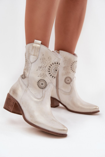 iš zomšos Oda Moteriški aulinukai su aužūro elementais su kulniukais Zazoo 3844 aukso spalvos Przecierany 2