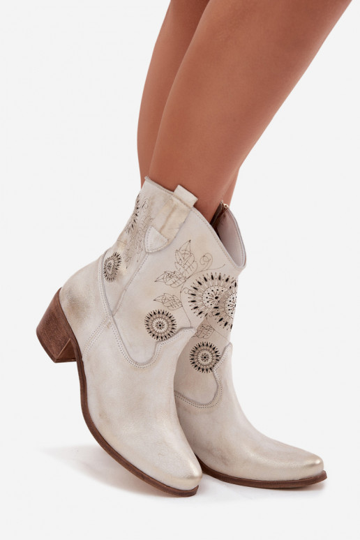 iš zomšos Oda Moteriški aulinukai su aužūro elementais su kulniukais Zazoo 3844 aukso spalvos Przecierany