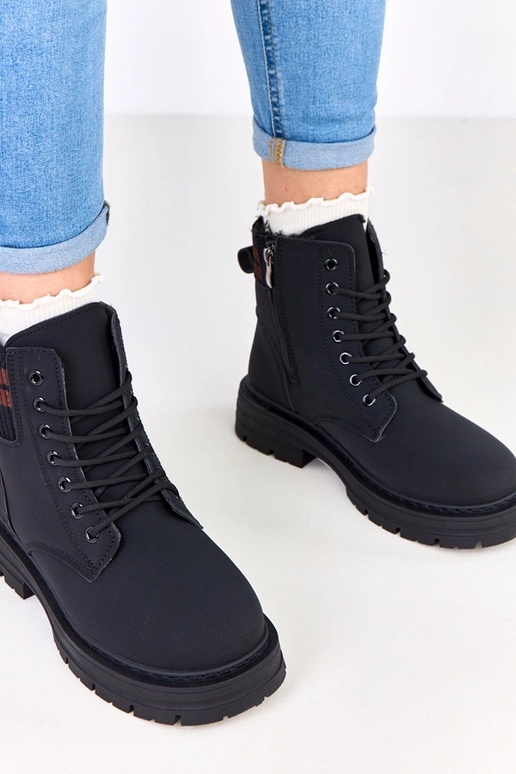 Juodi šilti traperiai iš matinės...