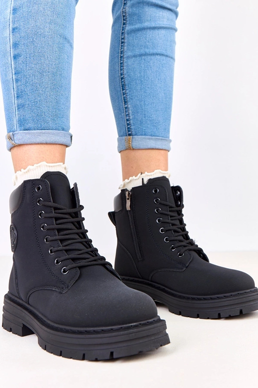 Juodi šilti traperiai iš matinės...