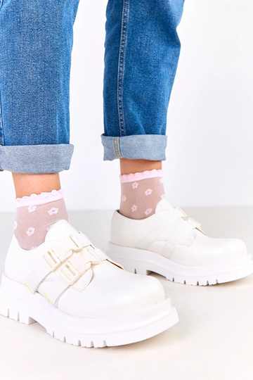 Balti moteriški pusbačiai... 2