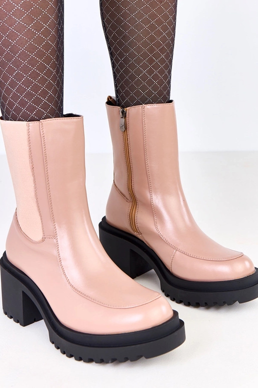 Smėlio spalvos aulinukai ant kulno su...