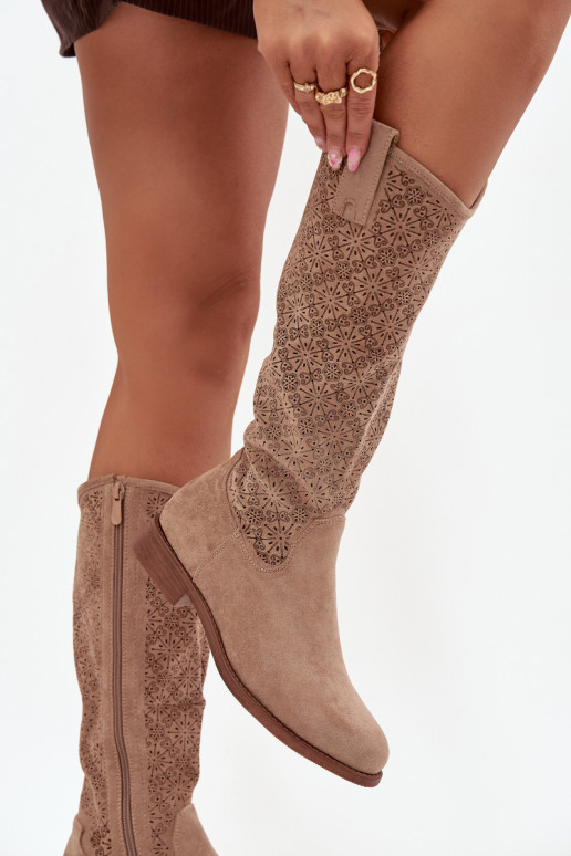 moteriški ilgaauliai batai su aužūro elementais su plačiais kulniukais S.Barski HY52-534 smėlio spalvos moteriški ilgaauliai batai su aužūro elementais su plačiais kulniukais S.Barski HY52-534 smėlio spalvos