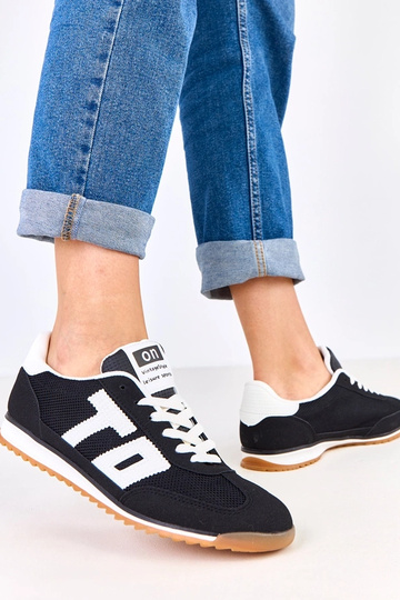 Juodi sportiniai bateliai...