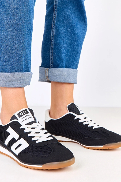 Juodi sportiniai bateliai su baltais...