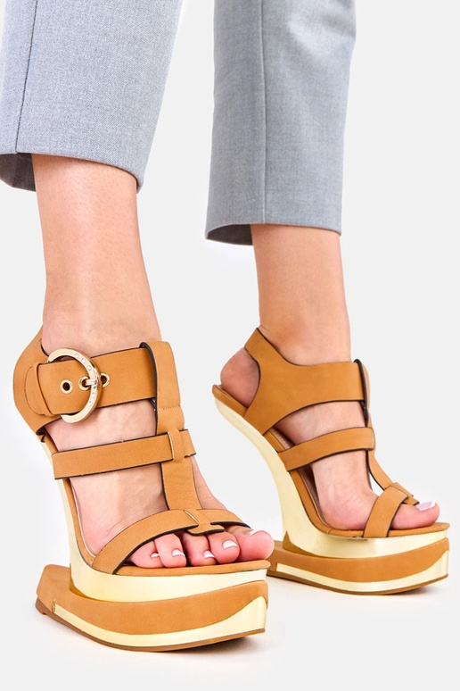 Rudos basutės ant futuristinio kulno,...