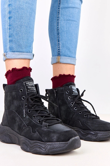 Juodi darbiniai batai iš...