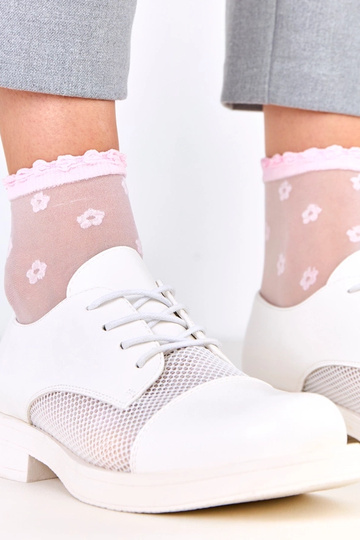 Balti moteriški pusauliniai su tinkliuku ant aulo, Moris 2