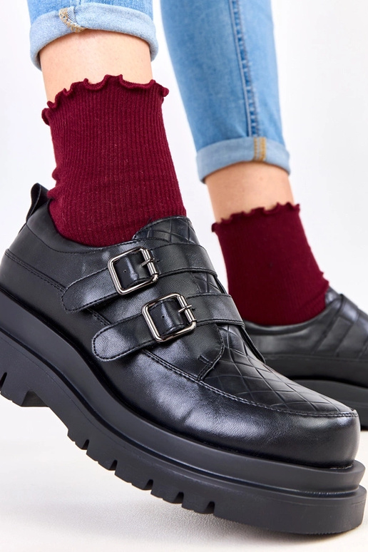 Juodi pusauliniai ant masyvaus pado,...