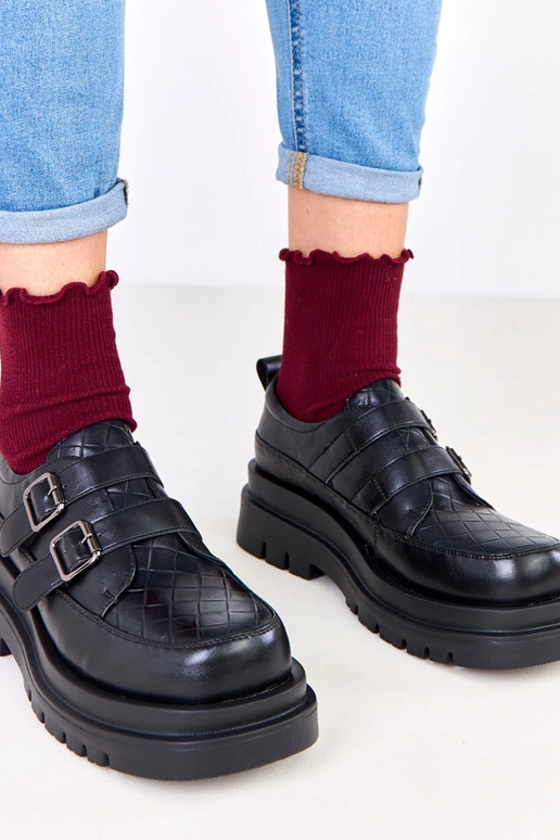 Juodi pusauliniai ant masyvaus pado,...