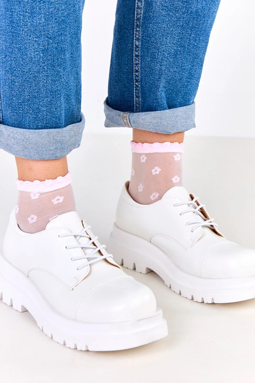 Balti pusauliniai ant grublėto pado,...