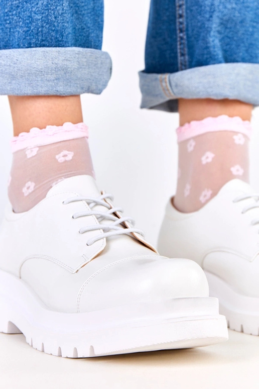 Balti pusauliniai ant grublėto pado,...