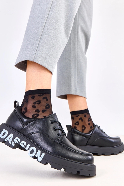 Juodi moteriški pusbačiai su raštu...