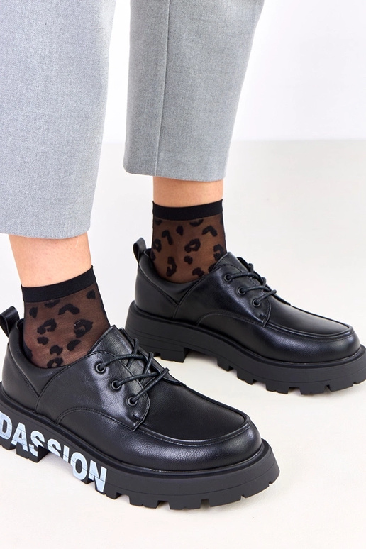 Juodi moteriški pusbačiai su raštu...