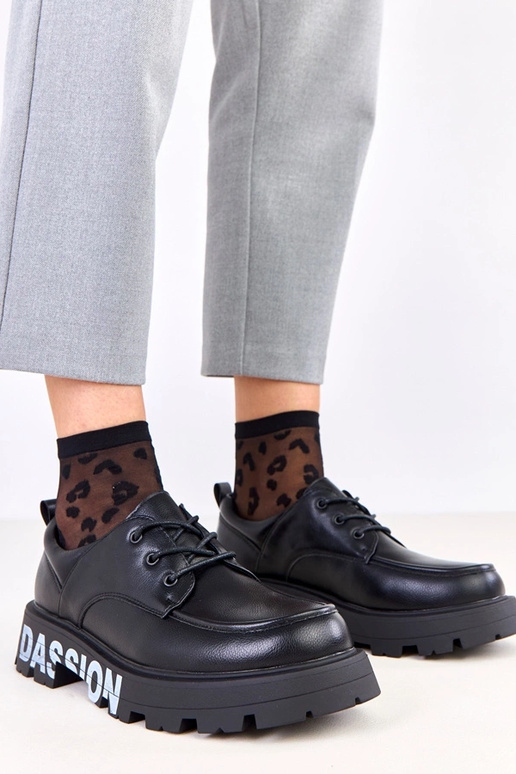 Juodi moteriški pusbačiai su raštu...