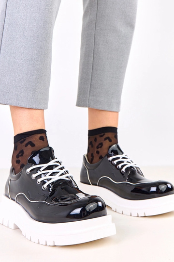 Juodi pusbačiai ant...