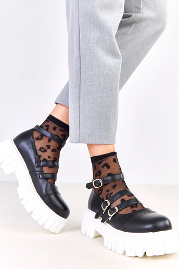 Juodi pusbačiai ant...