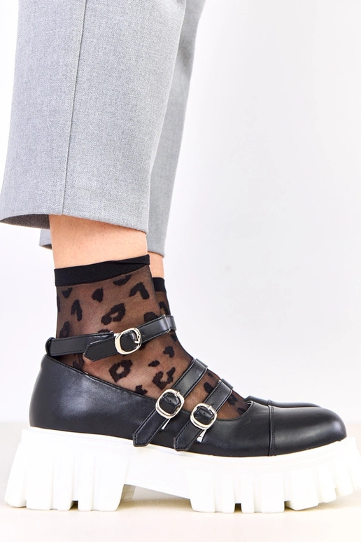 Juodi pusbačiai ant traktorinio pado...