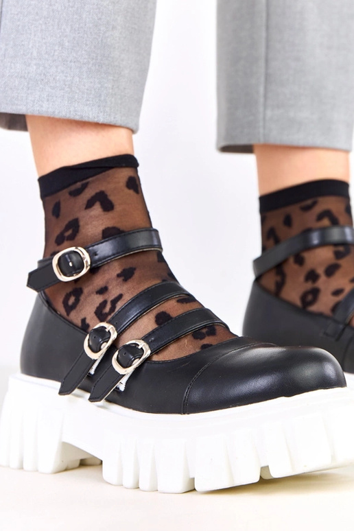 Juodi pusbačiai ant traktorinio pado...