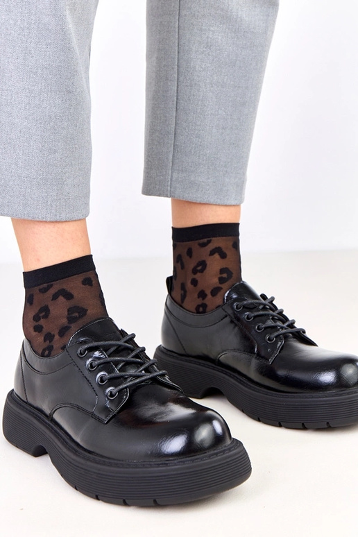 Juodi moteriški pusbačiai ant...