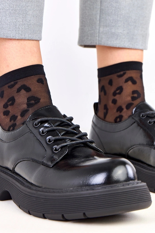 Juodi moteriški pusbačiai ant...