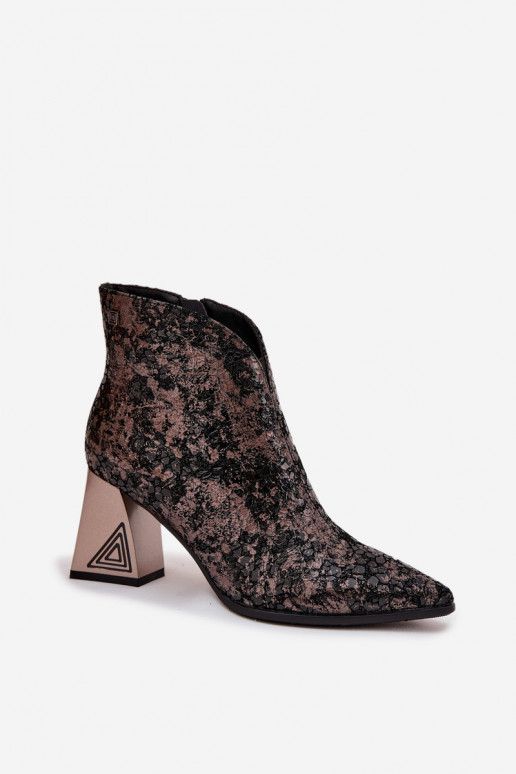 Oda Moteriški aulinukai D&A CR52-679 juodos spalvos Oda Moteriški aulinukai D&A CR52-679 juodos spalvos