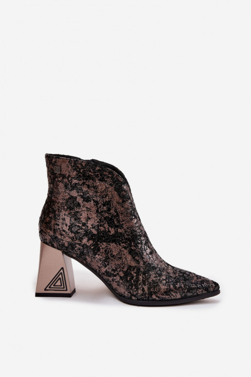 Oda Moteriški aulinukai D&A CR52-679 juodos spalvos Oda Moteriški aulinukai D&A CR52-679 juodos spalvos