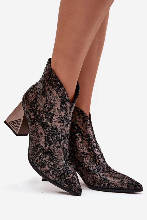 Oda Moteriški aulinukai D&A CR52-679 juodos spalvos Oda Moteriški aulinukai D&A CR52-679 juodos spalvos