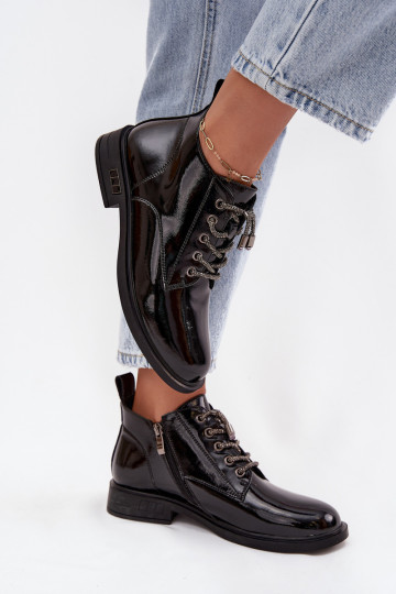 Oda su lako efektu Moteriški aulinukai Su puošniais Suvarstymasm D&A MR52-124 juodos spalvos