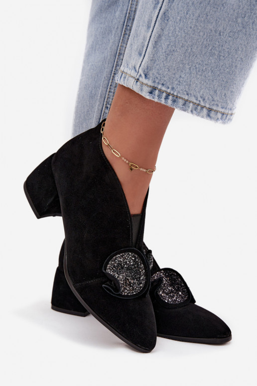 Oda Zomšiniai batai Moteriškas su kulniukais su ornamentais D&A MR52-182 juodos spalvos