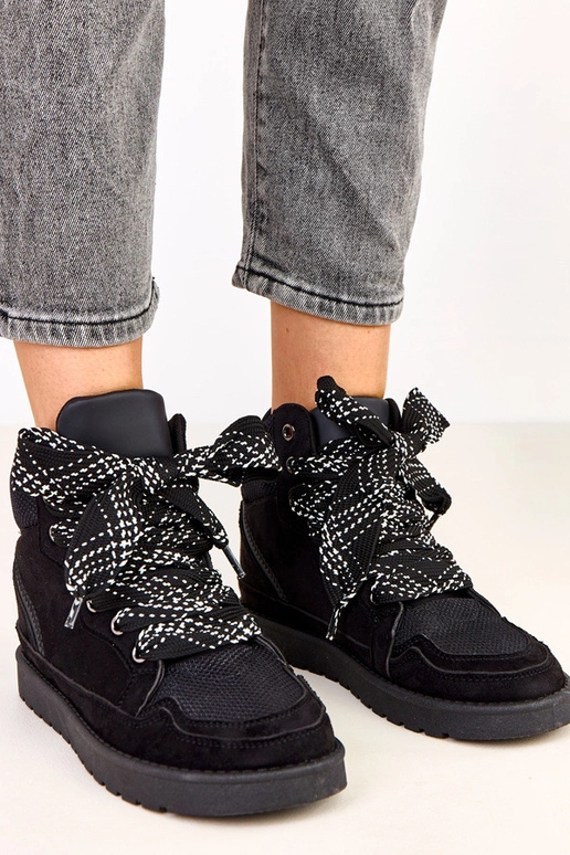 Juodi aukštaauliai sportiniai batai...