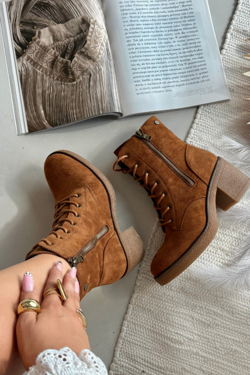 Pašiltinti moteriški rudos spalvos aulinukai su raišteliu ir užtrauktukais Paressa